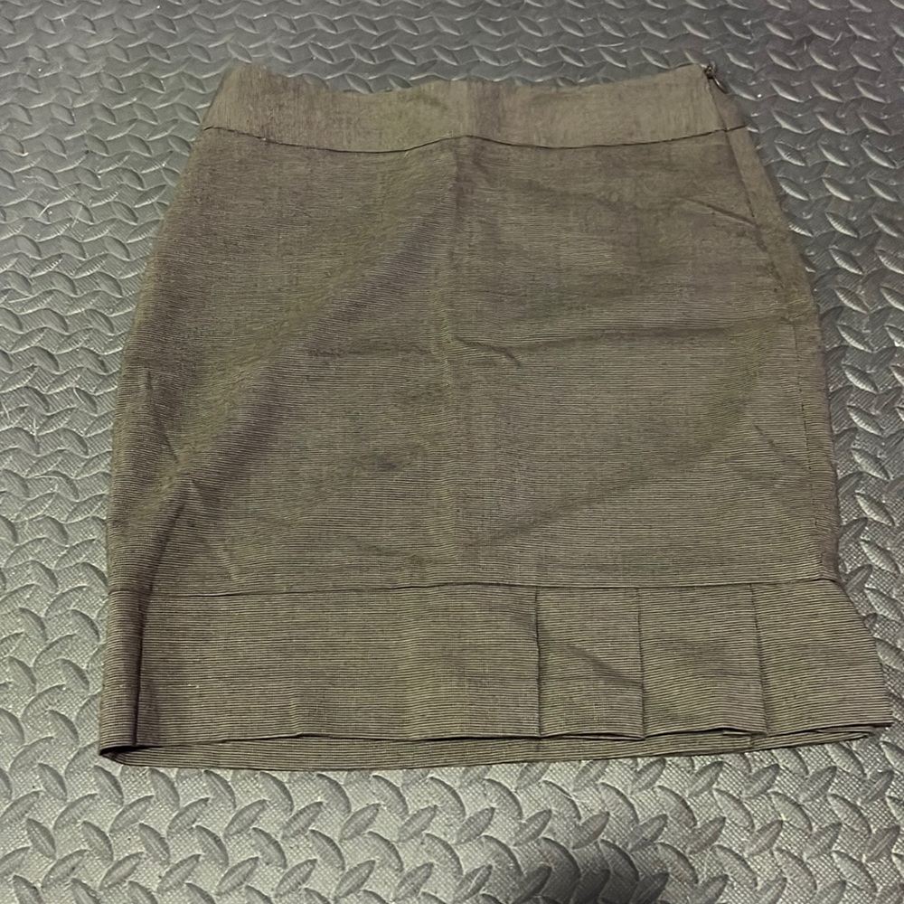 Like new The Limited size 0 brown & black checkered pencil skirt